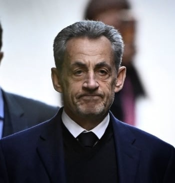 Sarkozy denuncia una “manipulación” en el caso libio antes de que el [...]