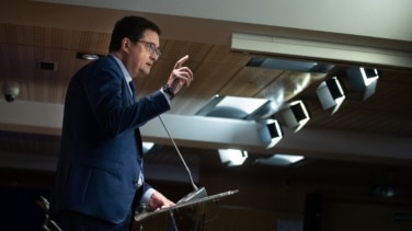 El Gobierno cambiará los topes para contratar más funcionarios y agilizará las oposiciones