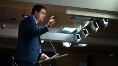 El Gobierno cambiará los topes para contratar más funcionarios y agilizará las oposiciones