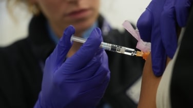 Ojo a la gripe que llega con fuerza en noviembre (sobre todo a los niños)