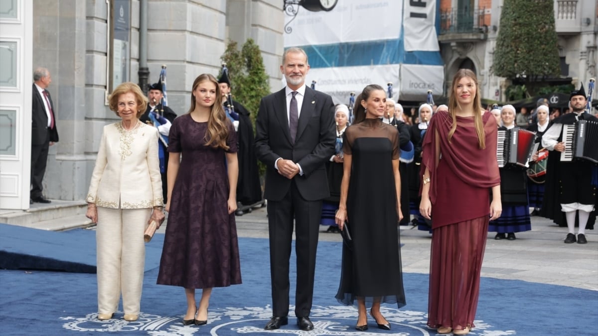Imagen de la Reina Sofía, la princesa Leonor, el Rey Felipe VI, la Reina Letizia y la Infanta Sofía en los Premios Princesa de Asturias 2025