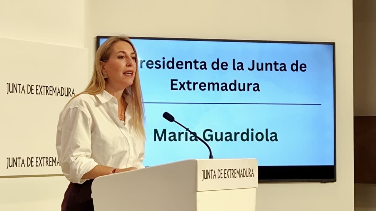 Temor a que la negociación en Valencia dañe la campaña anti-Vox de Guardiola en Extremadura