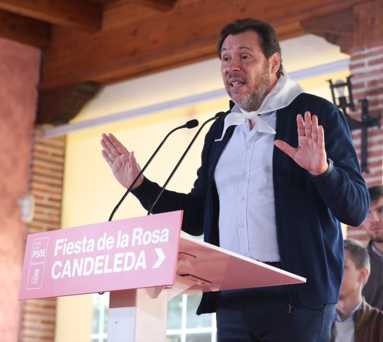 Óscar Puente, desatado en Ávila: "Feijóo se ha puesto pómulos, salta a la vista"