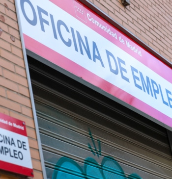 España reduce a la mitad su tasa de paro en diez años [...]