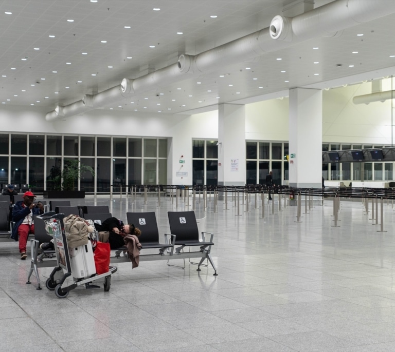 Bélgica vuelve a cerrar los aeropuertos de Bruselas y Lieja por la presencia de drones tras reabrirlos temporalmente
