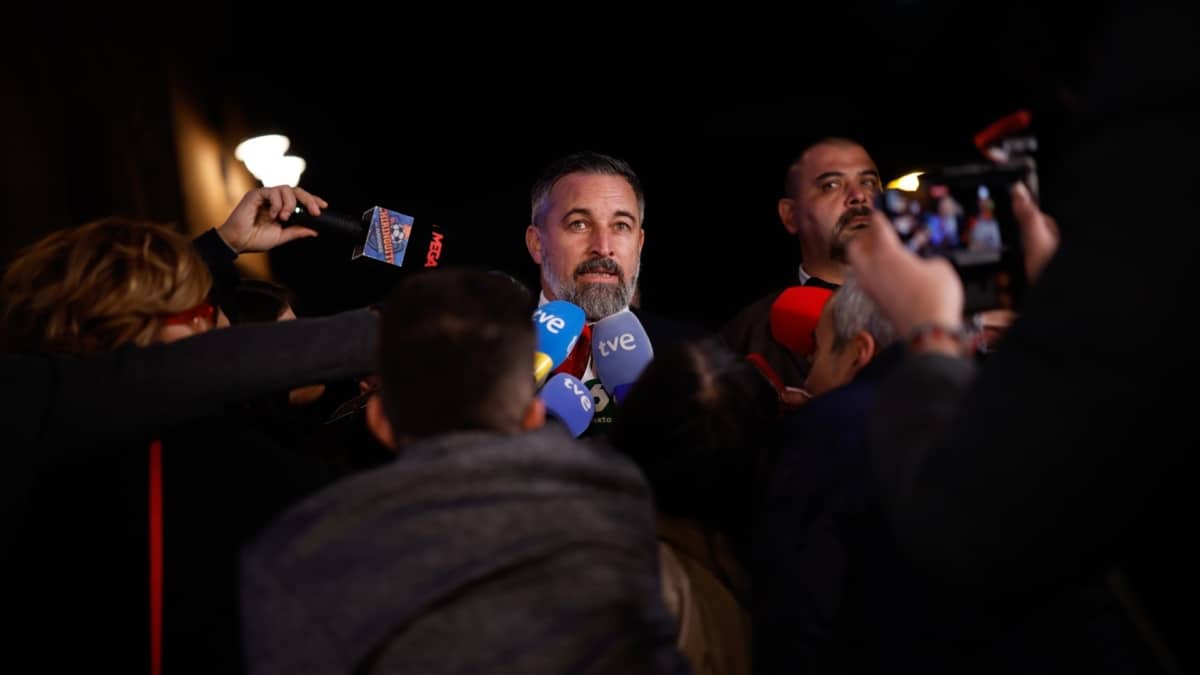 Abascal sobre negociar con el PP en Valencia: "Es casi jugar a la ruleta rusa"