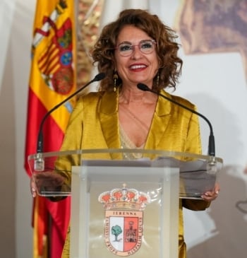 Montero exige elecciones inmediatas en Valencia tras la dimisión "tarde y mal" [...]