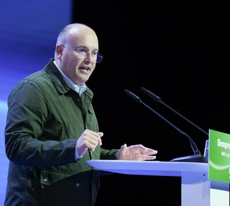 Tellado advierte que "todo el peso de la ley" caerá sobre el "clan de las chistorras" del PSOE