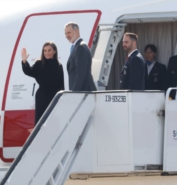 Los Reyes inician su primera visita de Estado a China para reforzar [...]