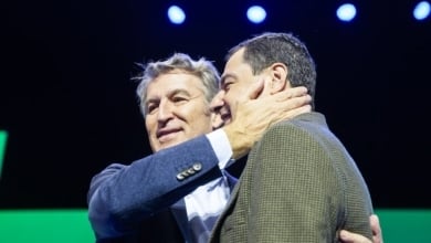 Feijóo arropa a Moreno y pide no caer en "trampas" ni "distracciones": "Para que gobierne el PP, hay que votar al PP"