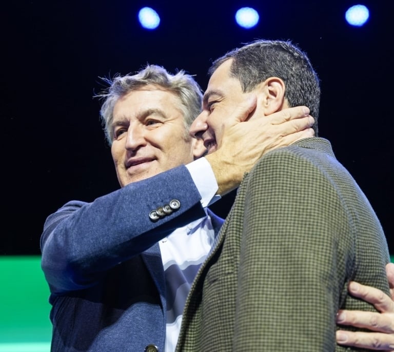 Feijóo arropa a Moreno y pide no caer en "trampas" ni "distracciones": "Para que gobierne el PP, hay que votar al PP"