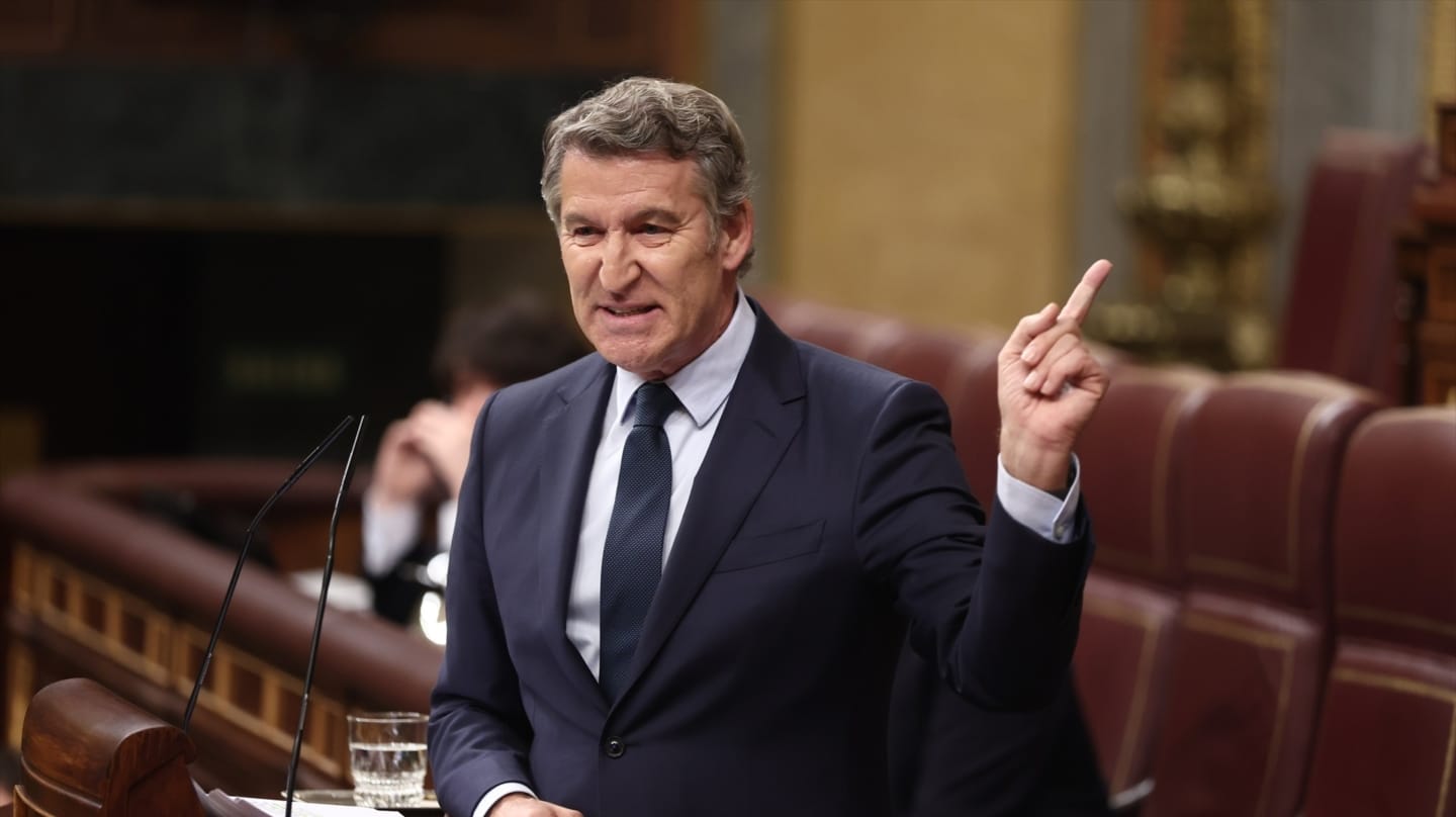 Feijóo retrata a Sánchez: "Está muerto de miedo por la corrupción"