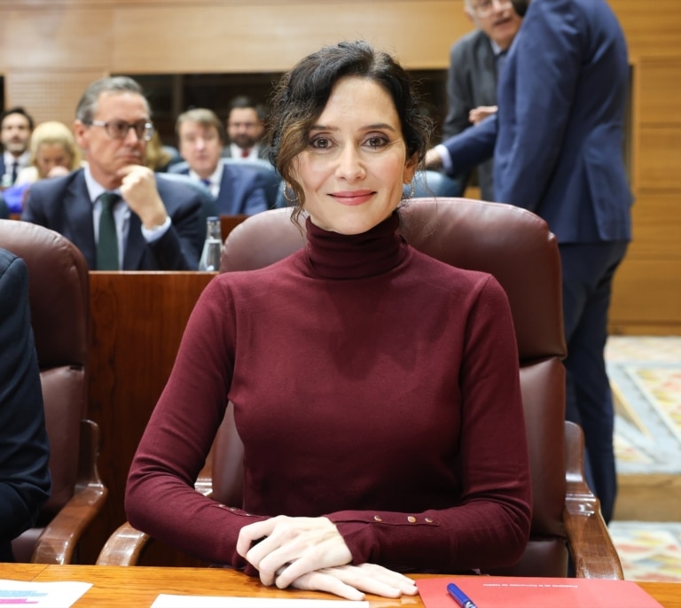 Ayuso defiende a Quirón frente a "las iras del Gobierno y sus caniches"