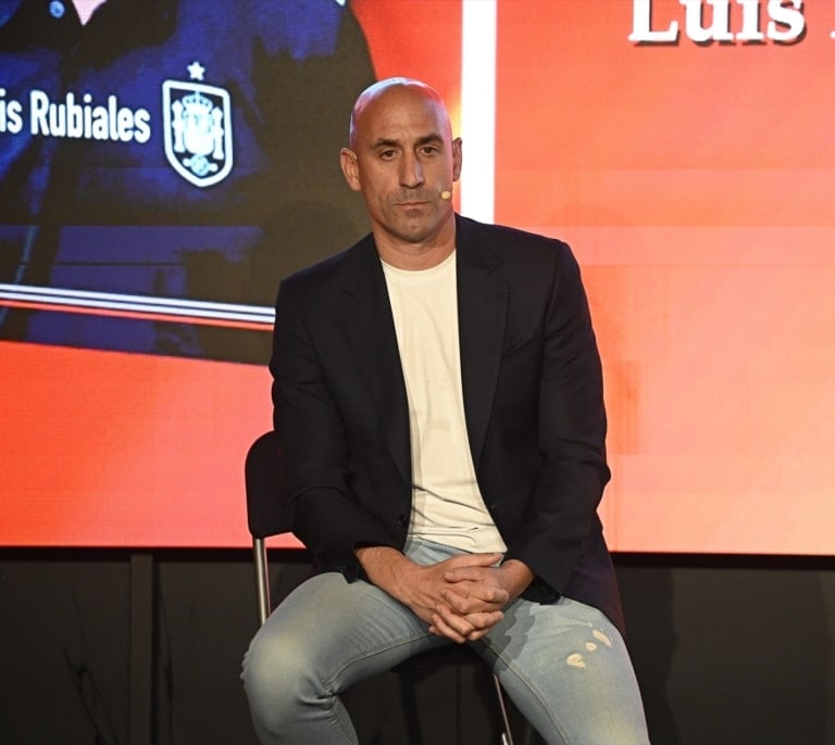 ¿Montaje o realidad? Qué sucedió realmente con Luis Rubiales en la presentación de su libro