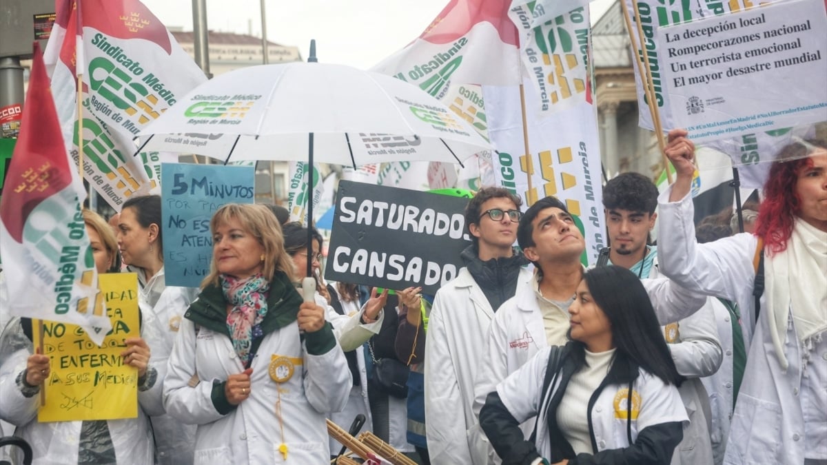 Manifestación de médicos en Madrid contra Mónica García.