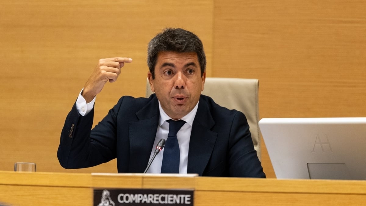 El presidente en funciones de la Generalitat valenciana, Carlos Mazón, comparece ante la comisión de la DANA del Congreso