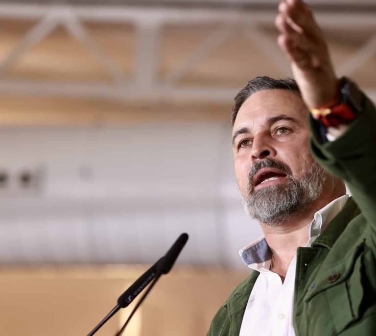 El CIS da una caída al PSOE de 9 escaños y obliga al PP a pactar con Vox en Extremadura