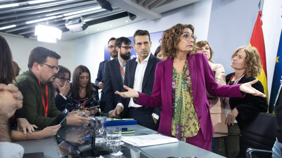 Montero llevará en febrero los Presupuestos al Congreso y no descarta presentarlos de nuevo si Puigdemont cambia de opinión con su regreso