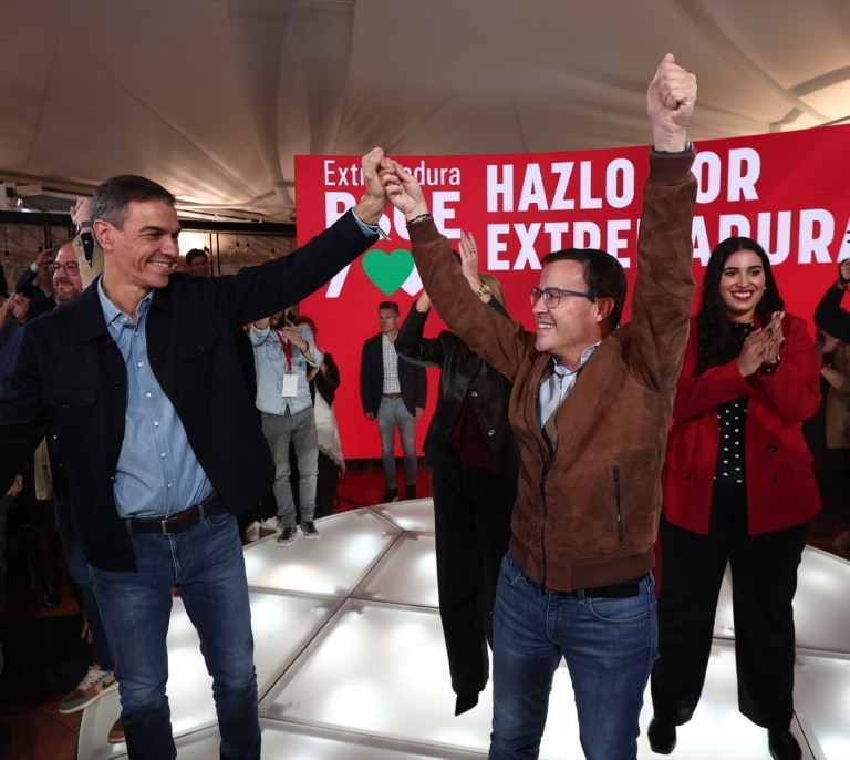 Pedro Sánchez arropa a Gallardo en Extremadura y defiende su proyecto frente a las "mentiras" del PP