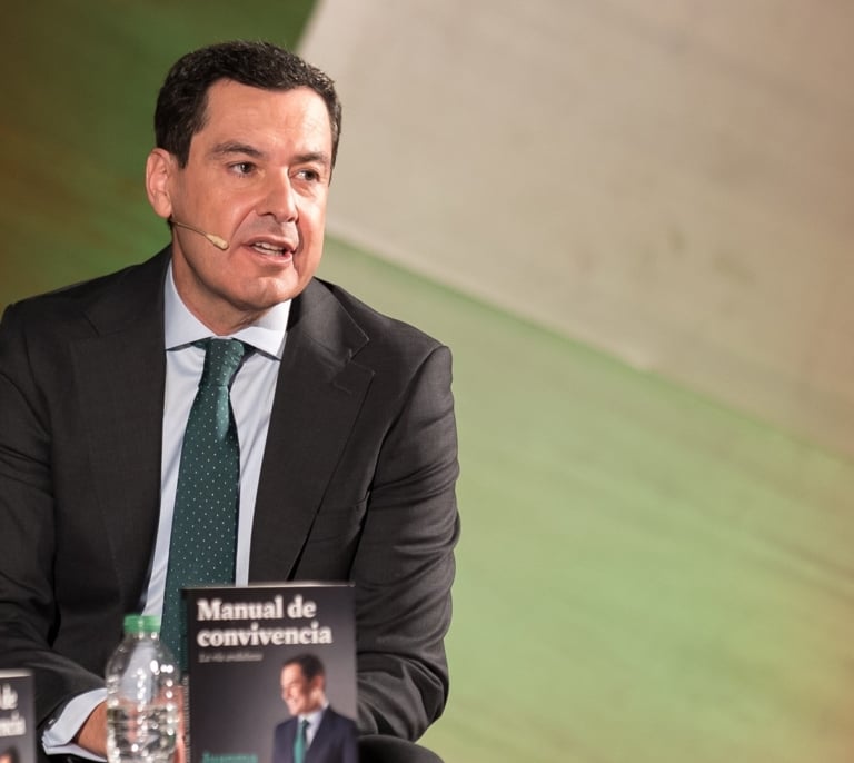 Juanma Moreno defiende la "rápida" actuación del PP tras las detenciones en Almería frente a "rivales" como el PSOE