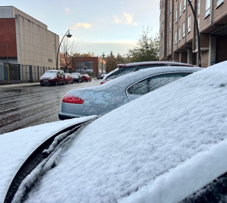 Tiempo en España: la AEMET alerta de posibles nevadas, fuertes vientos y oleaje peligroso