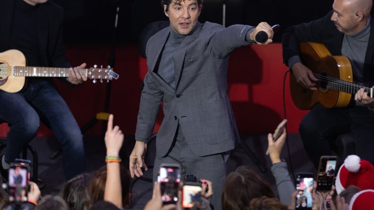 David Bisbal en durante la inauguración del Tren de la Navidad del Metro de Madrid, en la estación de Sol