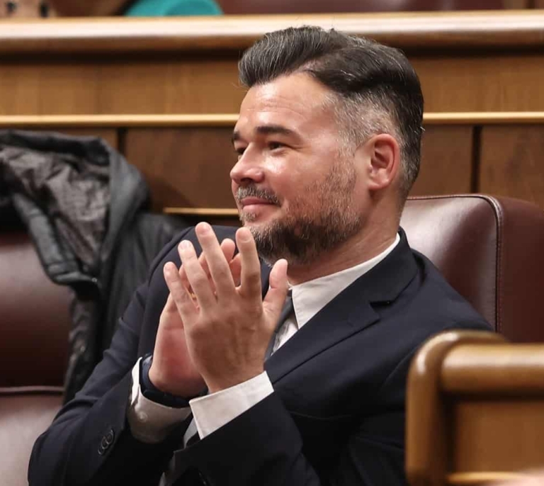 Rufián apoya a Sánchez aunque Ábalos entre en la cárcel: "Es cosa de tres jetas"