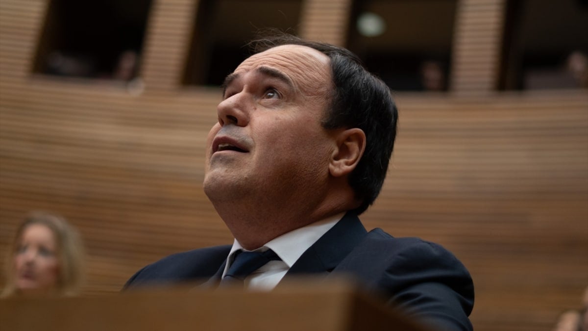 El secretario general del PP valenciano, síndic en las Corts y candidato a la presidencia de la Generalitat, Juanfran Pérez Llorca, en la primera sesión de investidura, este jueves en el parlamento valenciano