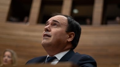 Pérez Llorca cumple con los guiños a Vox para su investidura y espera un apoyo que Abascal aproxima