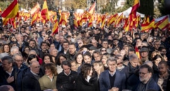 Feijóo le pide a Vox "que no se equivoque de enemigo"