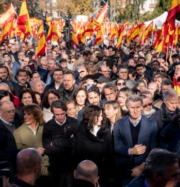 Feijóo le pide a Vox "que no se equivoque de enemigo"