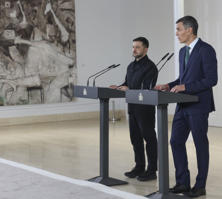 Zelenski visita el Reina Sofía y contempla el Guernica de Picasso acompañado de Pedro Sánchez
