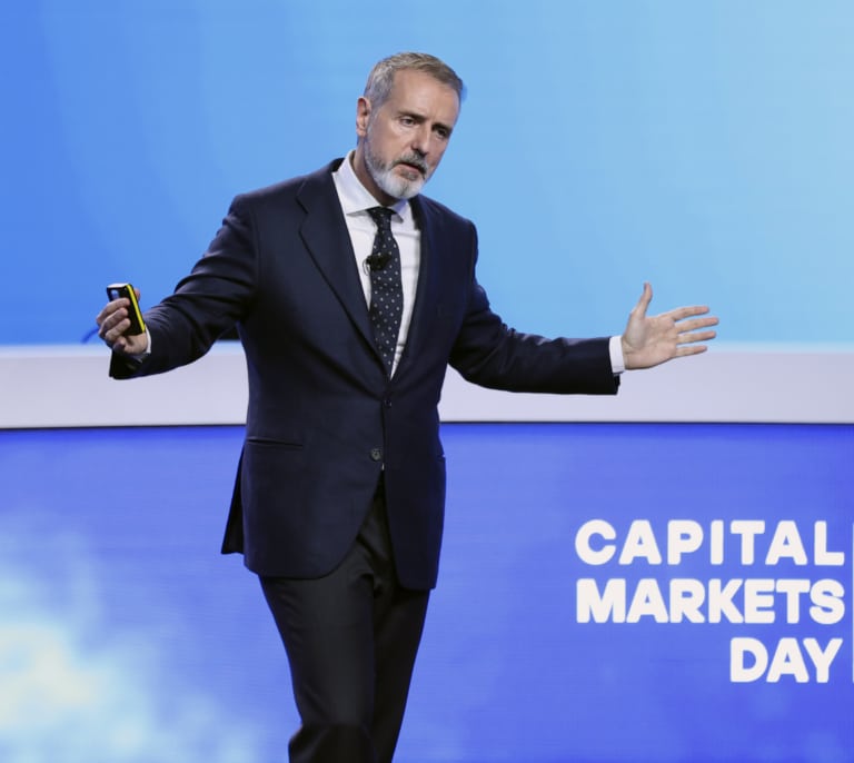 Telefónica se desploma en bolsa y cae a niveles de la llegada de Murtra