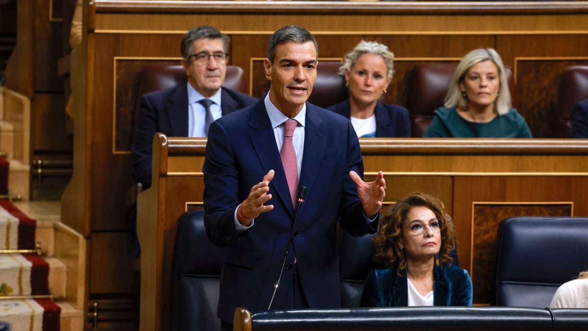 MADRID, 19/11/2025.- El presidente del Gobierno Pedro Sánchez interviene durante la sesión de control en el Congreso, este martes. EFE/ JJ. Guillén