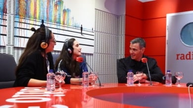 Sánchez coge la chupa de campaña y se pone en modo La Pija y La Quinqui