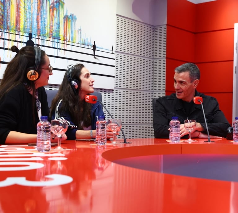 Sánchez coge la chupa de campaña y se pone en modo 'La Pija y la Quinqui'