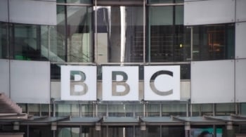 Dimite el director general de la BBC, acusado de manipular declaraciones de Trump