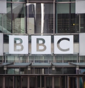 Dimite el director general de la BBC, acusado de manipular declaraciones de [...]