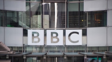 Dimite el director general de la BBC, acusado de manipular declaraciones de Trump