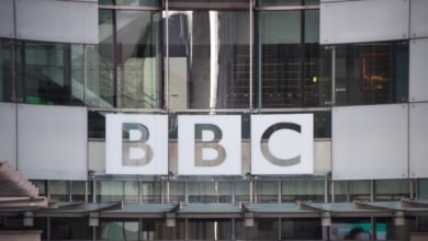 Dimite el director general de la BBC, acusado de manipular declaraciones de Trump