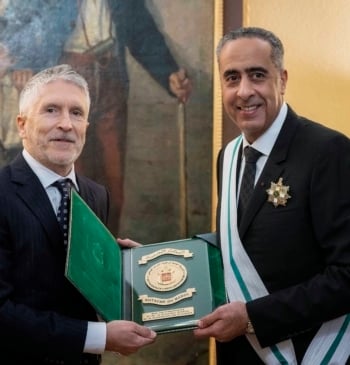 Marlaska, espiado por Pegasus, galardona en Madrid al jefe de los servicios [...]