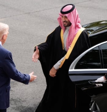 Trump recibe con honores al príncipe heredero saudí en plenas negociaciones para [...]