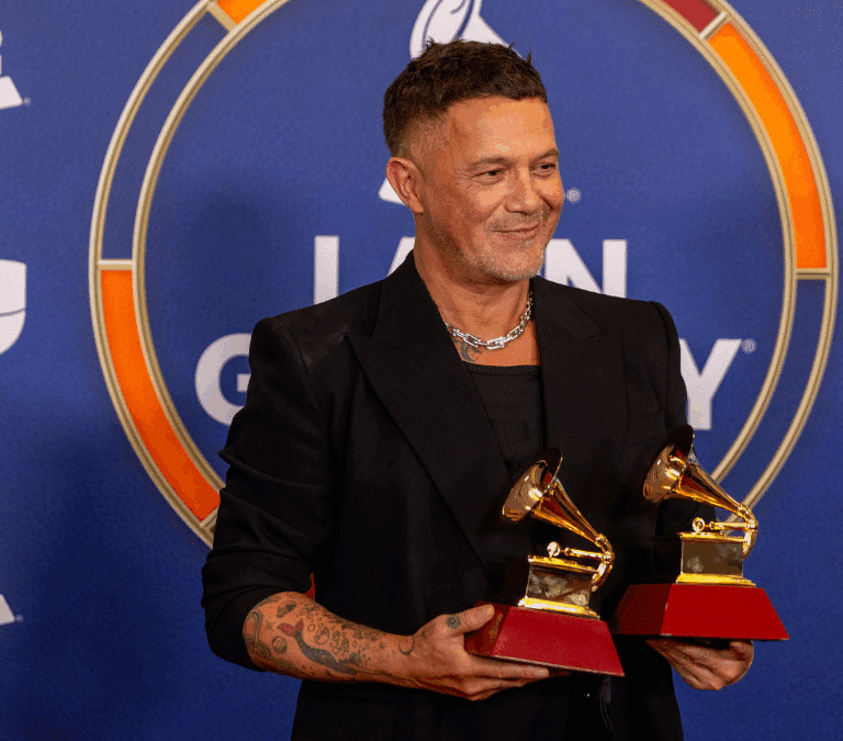 Los Latin Grammy 2025 coronan a Bad Bunny y bendicen la 'resurrección' de Alejandro Sanz