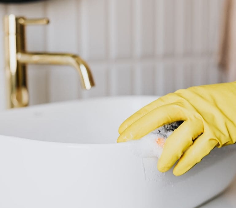 Los hábitos de limpieza que todos hacemos y que deberíamos cambiar