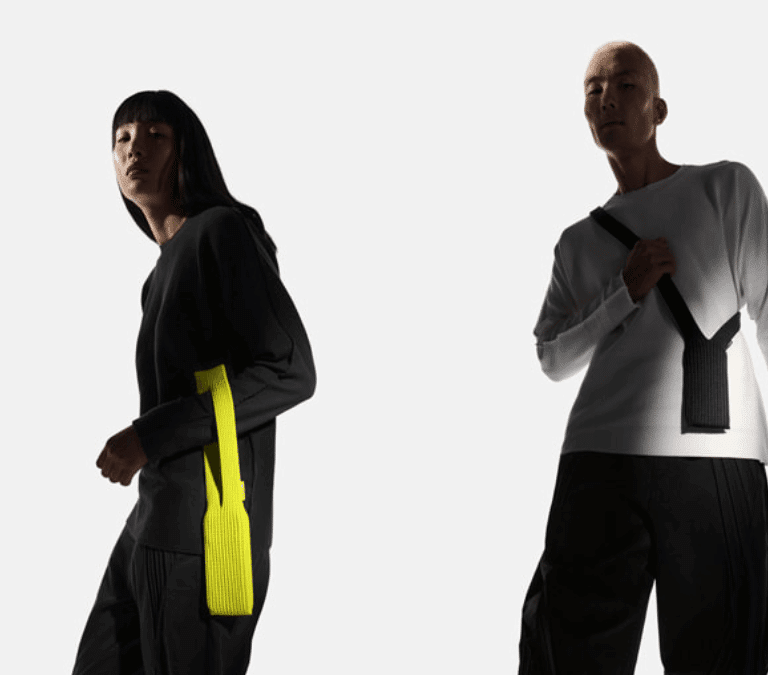 iPhone Pocket: el estiloso accesorio de edición limitada de Apple junto a Issey Miyake