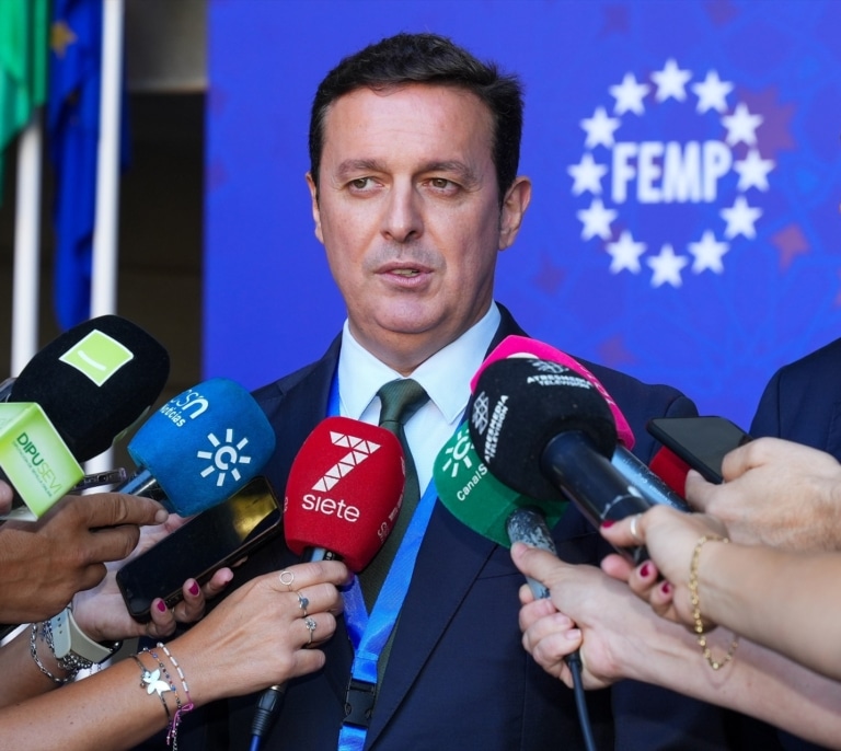 "Muelas picadas", "cambiar de piñata": así se enfangó el presidente de la Diputación de Almería con las "mordidas"