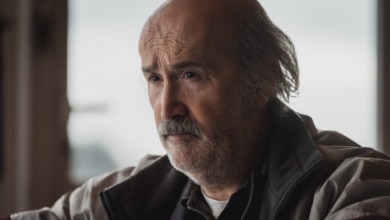 Ya he visto los 6 episodios de 'Yakarta' en Movistar Plus+, la serie española más kamikaze de los últimos tiempos