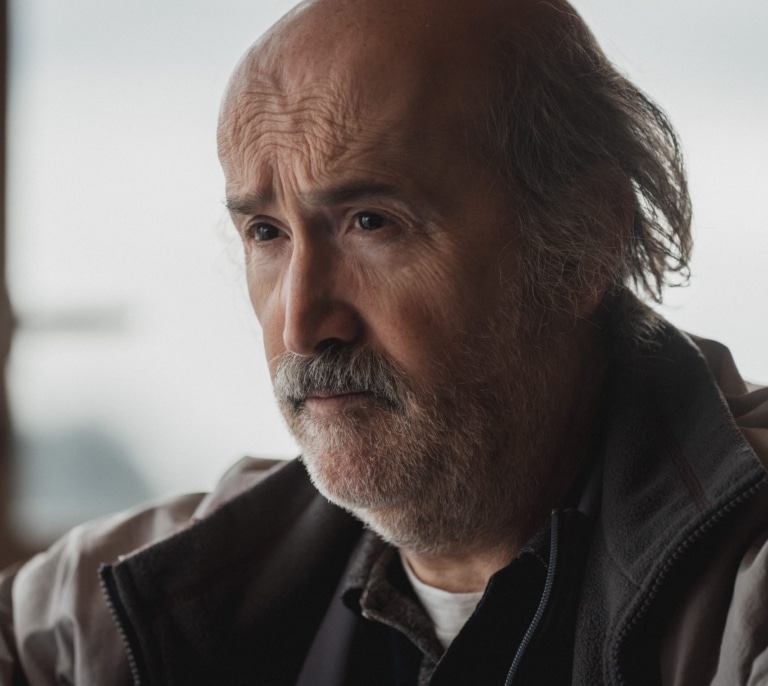 Ya he visto los 6 episodios de 'Yakarta' en Movistar Plus+, la serie española más kamikaze de los últimos tiempos