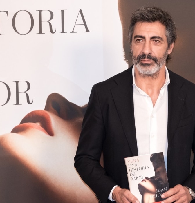 Jordi Gracia 'tritura' en El País la novela de Juan del Val: "Leerla duele en el hígado"