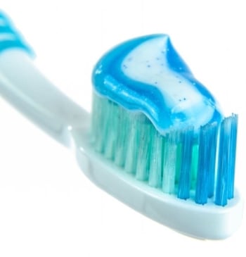 Por qué deberías cepillarte los dientes siempre antes de desayunar